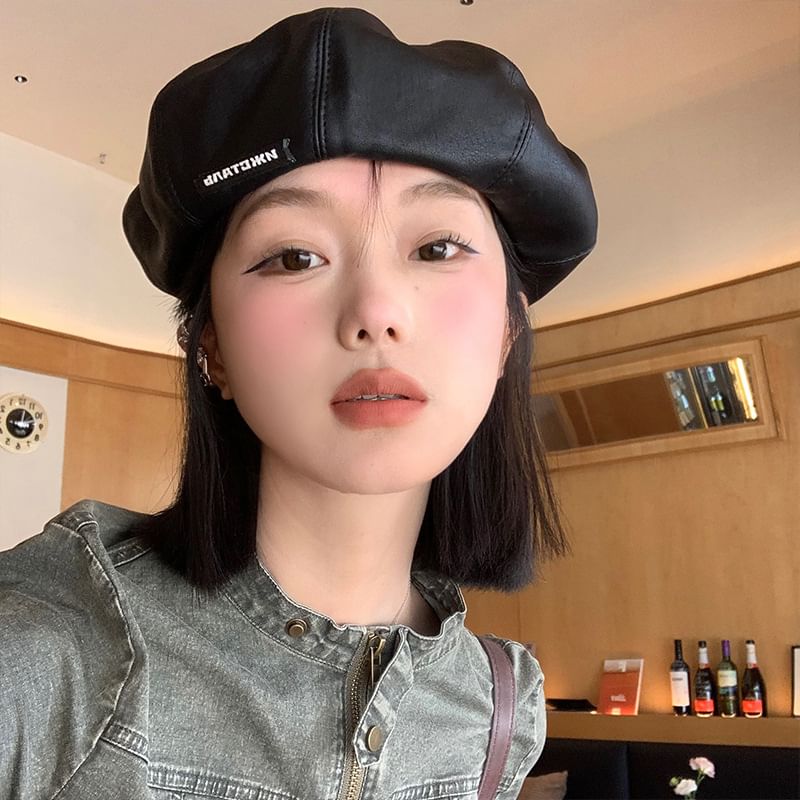 Béret en similicuir