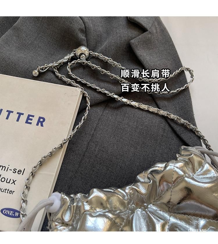 Chain Bucket Strap Bag Quilted