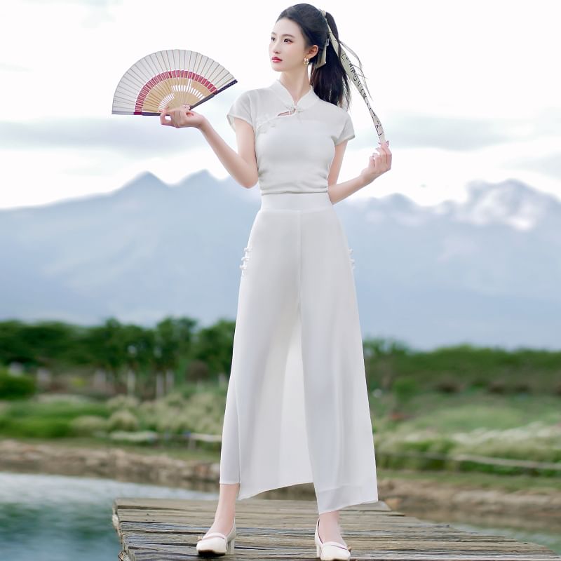 Traditional Chinese Short-Sleeve Stand Collar Plain Cutout Frog Buttoned Top / High Waist Cropped Culottes / Set