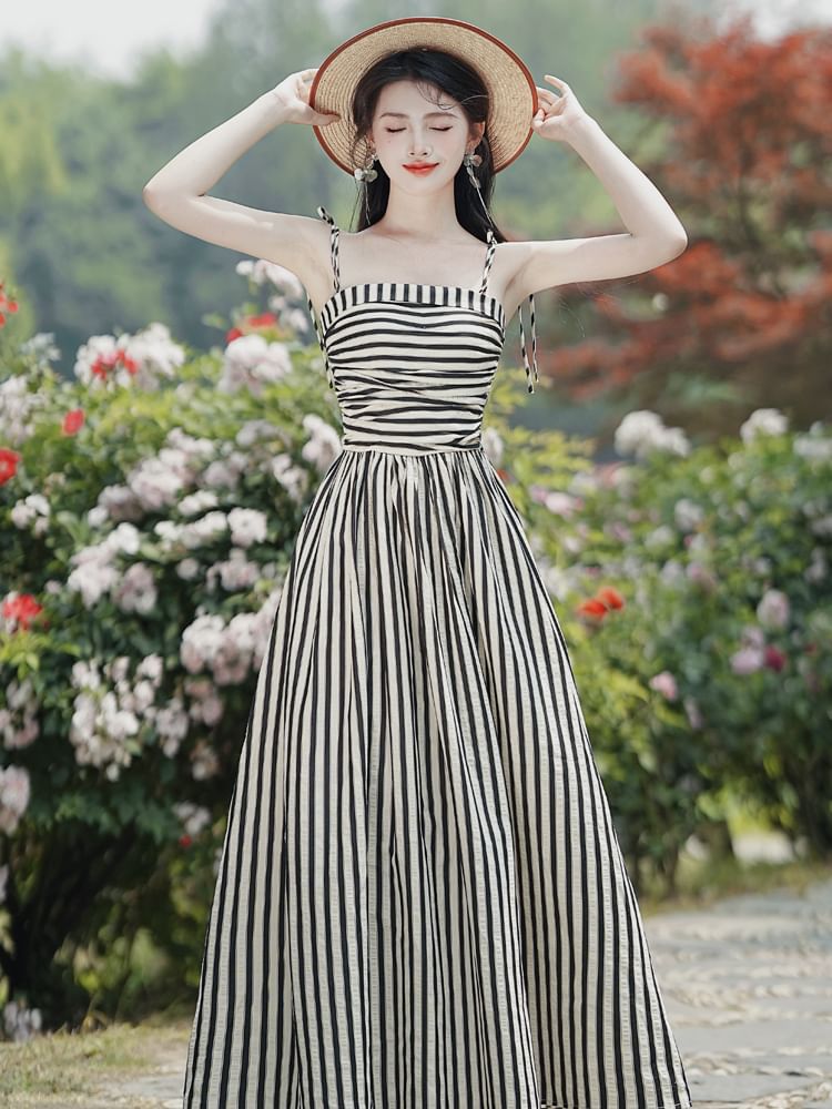 Set: Tie Shoulder Striped Ruched Maxi A