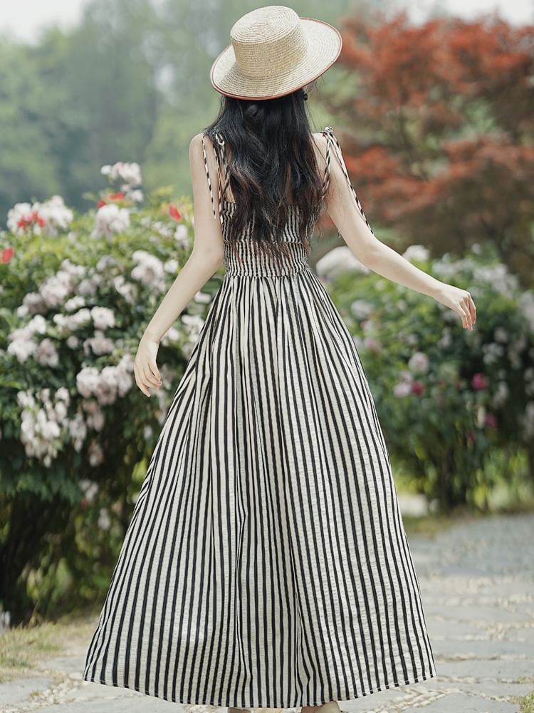 Set: Tie Shoulder Striped Ruched Maxi A