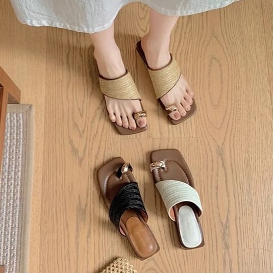 Toe Sandals Loop Straw