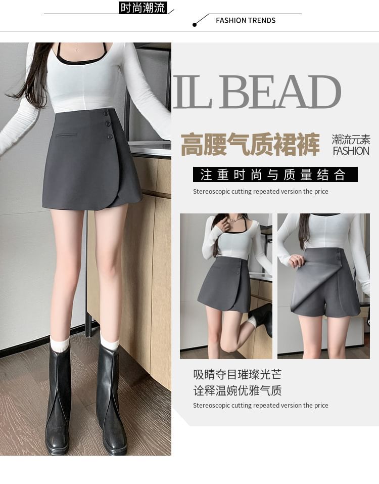 Jupe-short asymétrique taille haute unie boutonnée sur le devant