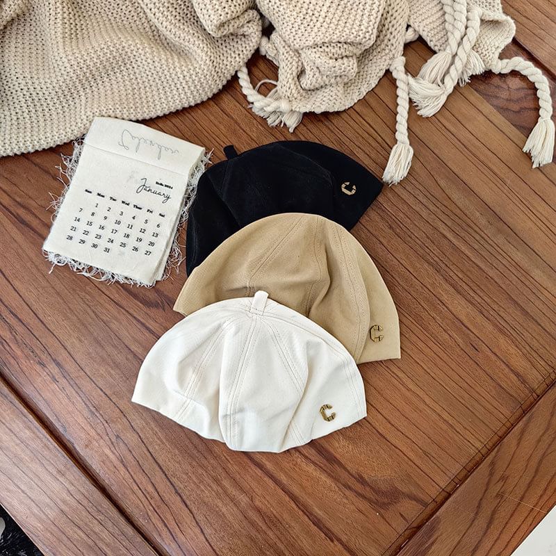 Lettering Beret Metal Hat