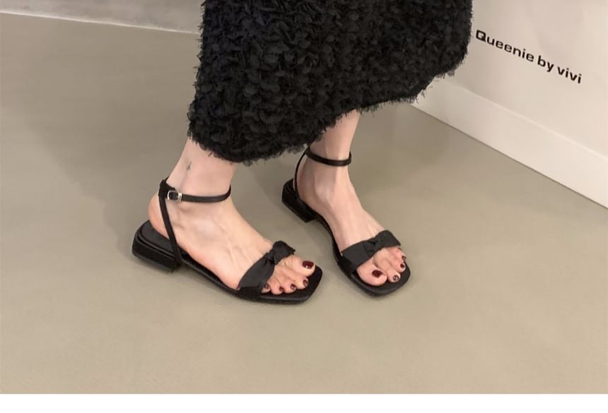 Square-Toe Bow Low Heel Sandals