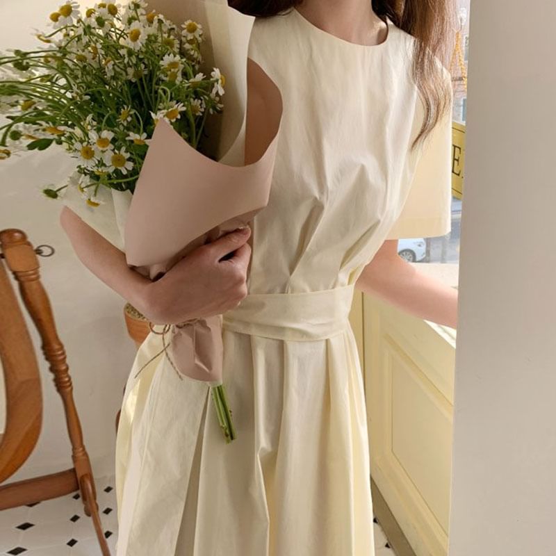 Short-Sleeve Round Neck Plain Sashed Midi A-Line Dress