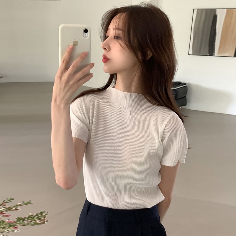 Short-Sleeve Mock Neck Plain T-Shirt