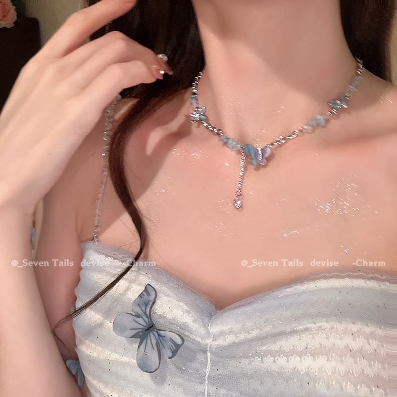 Collier ras du cou en alliage superposé avec fausses perles et papillon