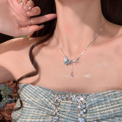 Collier ras du cou en alliage superposé avec fausses perles et papillon