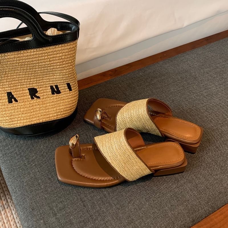 Metal Straw Square Chunky Toe Loop Sandals Heel Accent