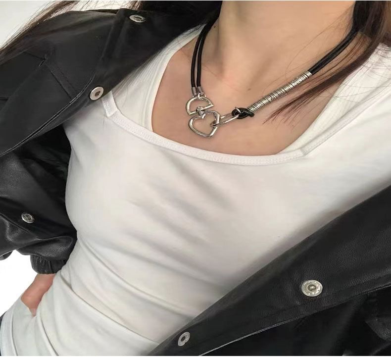 Collier ras du cou en similicuir en alliage avec cœur