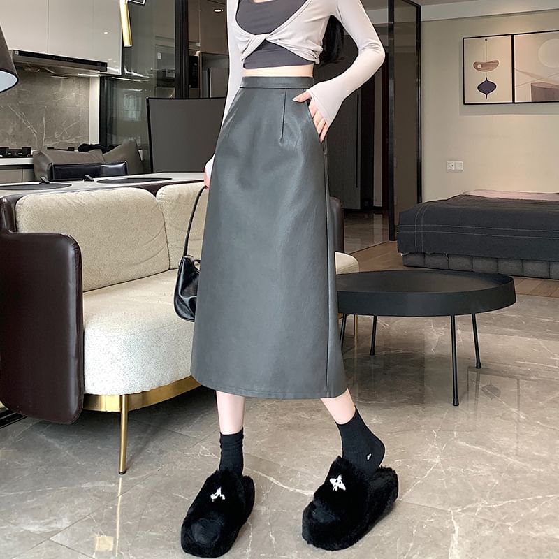 Jupe trapèze mi-longue en similicuir uni à taille haute