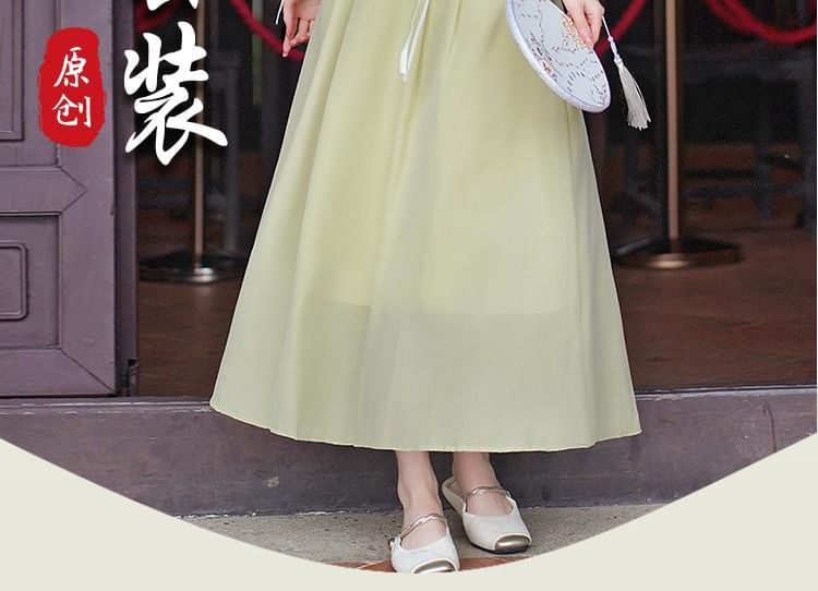 3/4-Sleeve V-Neck Embroidered Top / High Waist Maxi A-Line Skirt