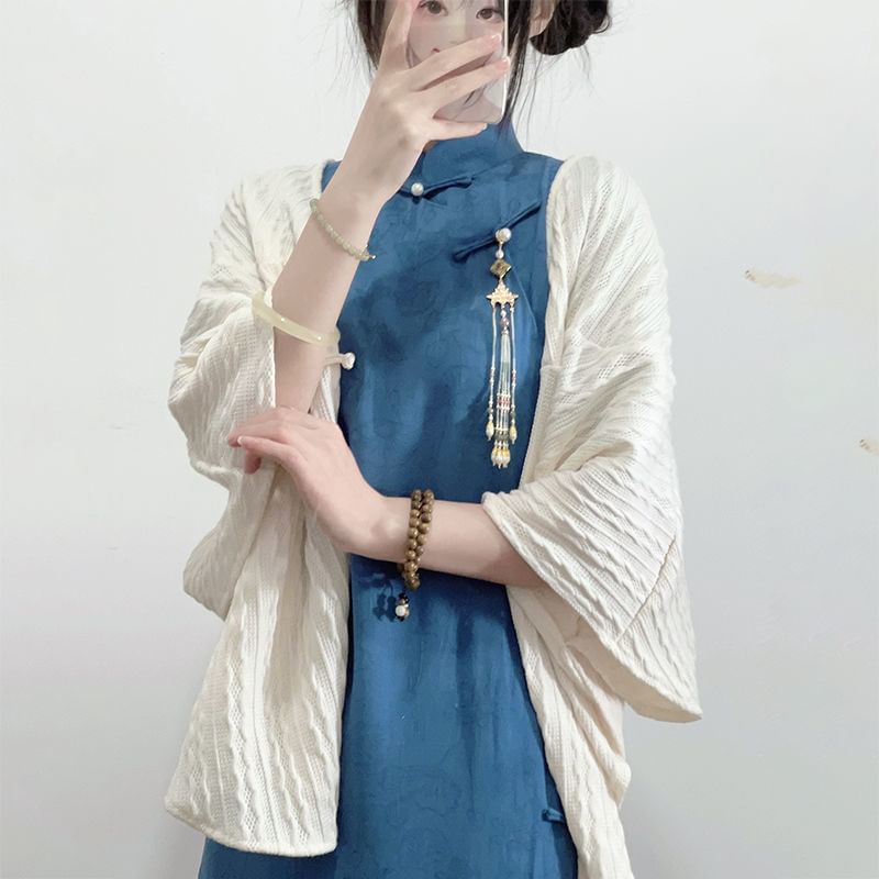 Traditional Chinese Elbow-Sleeve Stand Collar Jacquard Frog Buttoned Slit Midi Sheath Qipao