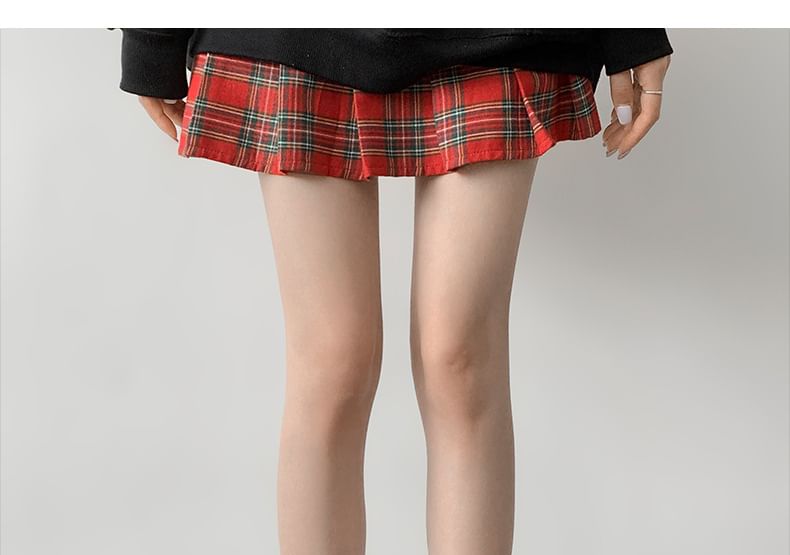 Short Buckled Plain Boots Platform