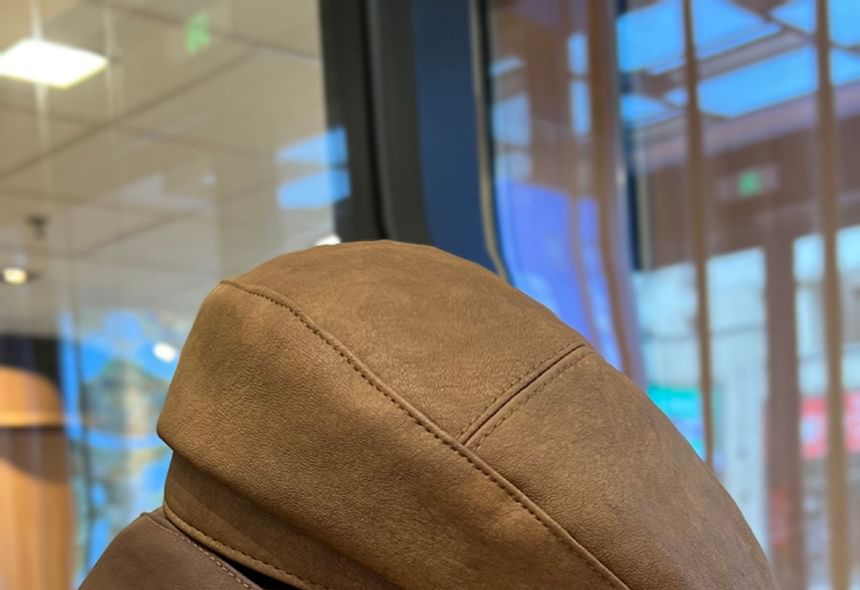 Béret uni en similicuir