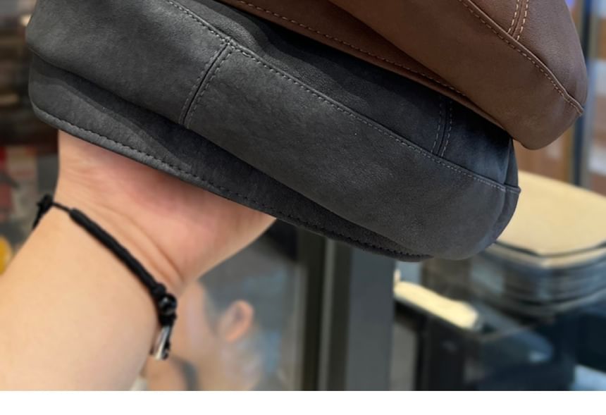 Béret uni en similicuir