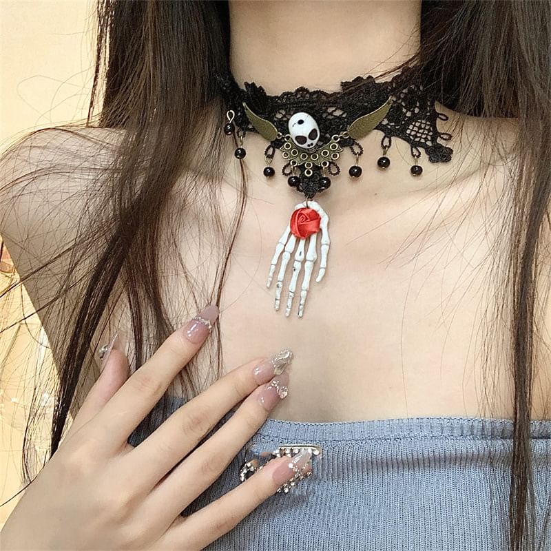 Choker / Lace Skull Earring