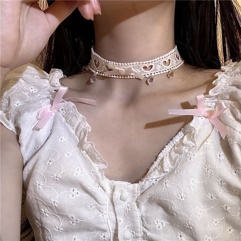 Accent Cutout Choker Heart Ribbon