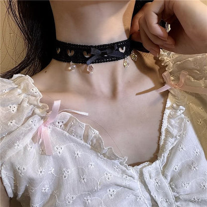 Accent Cutout Choker Heart Ribbon