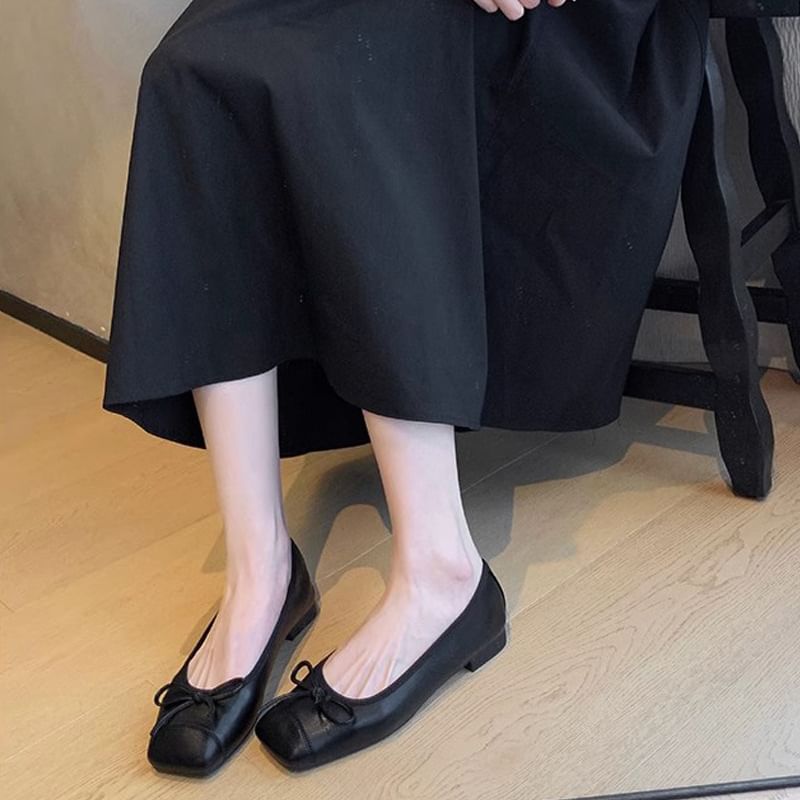 Heel Low Cap Toe Bow Pumps