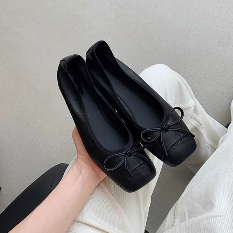 Heel Low Cap Toe Bow Pumps