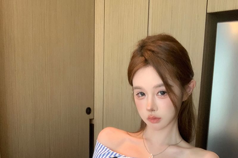 Blouse Off-Shoulder Flared-Sleeve Lace-Up Cropped Striped