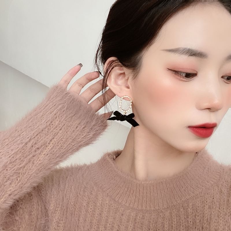 Ribbon Dangle Clip / Earring On