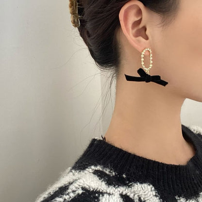 Ribbon Dangle Clip / Earring On