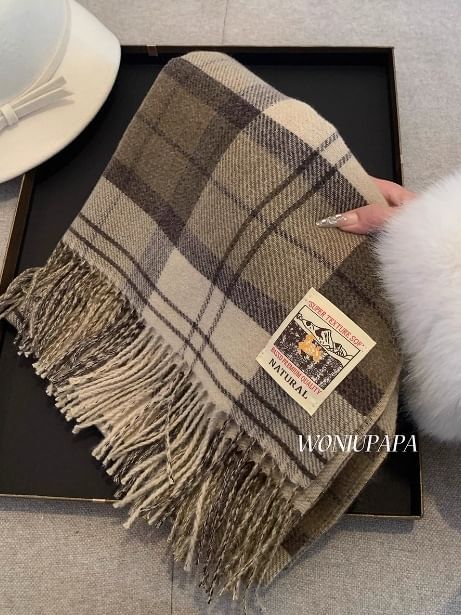 Plaid Fringed Trim Applique Scarf