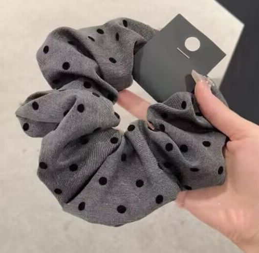 Bow Scrunchie / Dotted Print