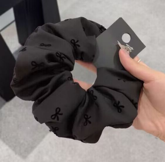 Bow Scrunchie / Dotted Print