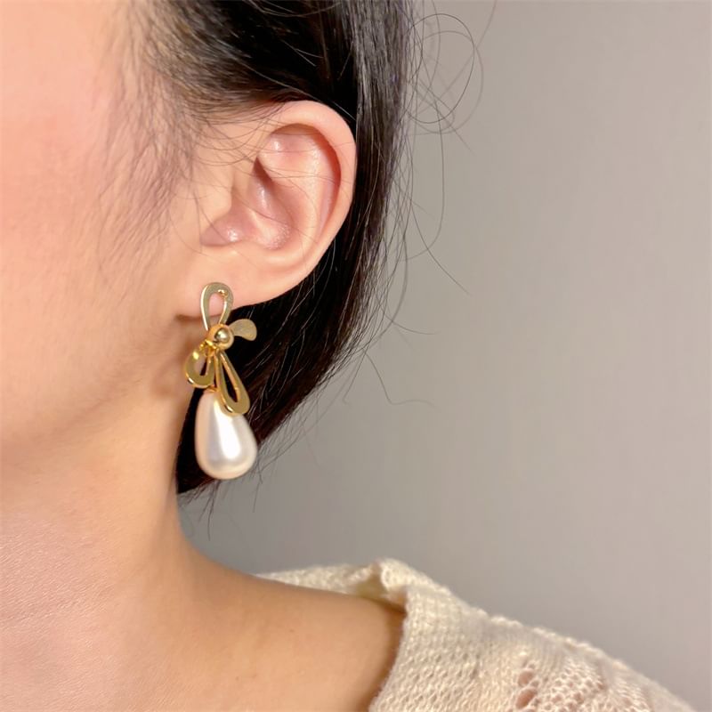 Pearl Faux Drop Earring Bow