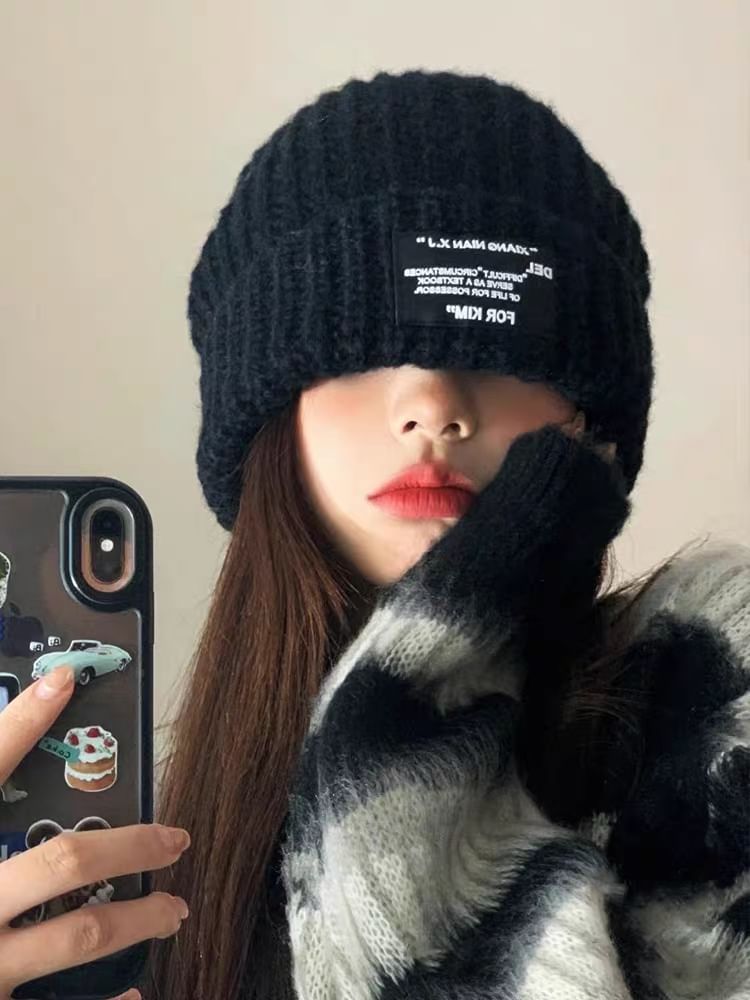 Applique Knit Beanie Ribbed