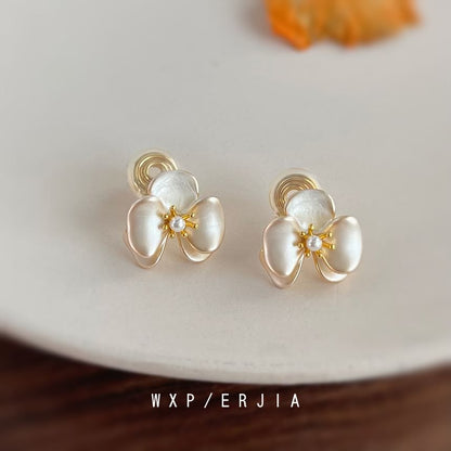 Stud / Pearl Earring Faux Clip-On Flower