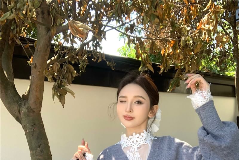 High Shorts Lace Button-Up Cardigan Neck / Long-Sleeve Waist Top V-Neck