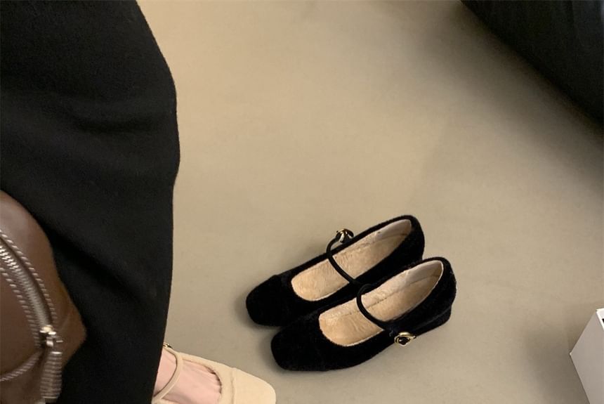 Plain Jane Heel Pumps Low Mary