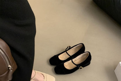 Plain Jane Heel Pumps Low Mary