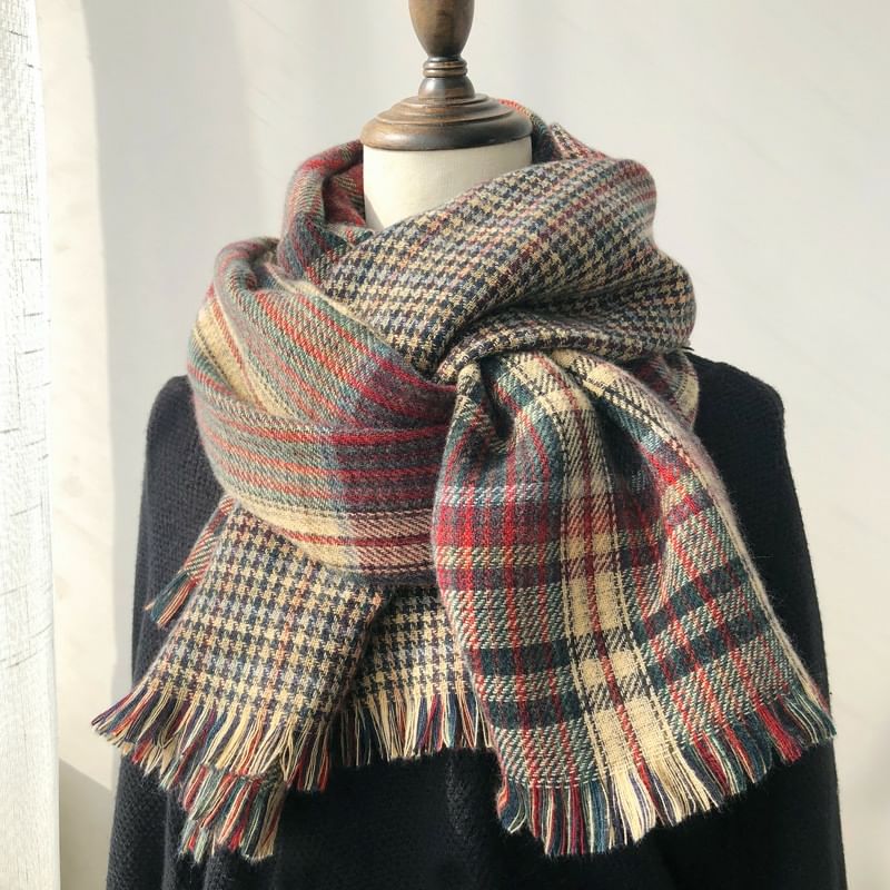 Plain Embroidered Lettering Scarf / Plaid