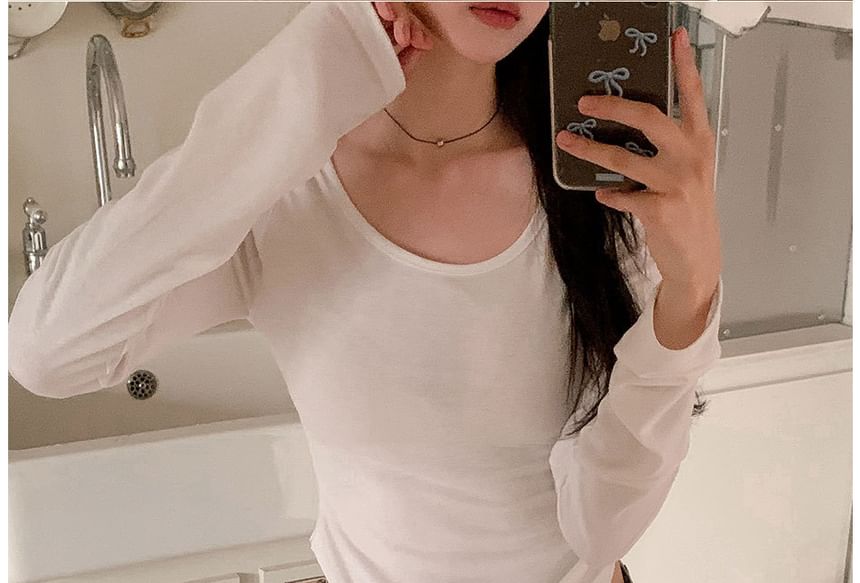 Long-Sleeve Scoop Neck Plain Slim Fit Crop Tee