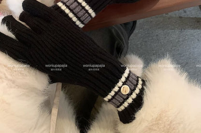 Knit Color Gloves Block