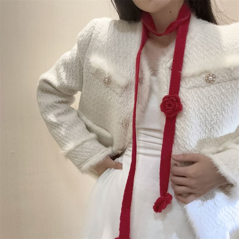 Narrow Flower Knit Scarf Detail