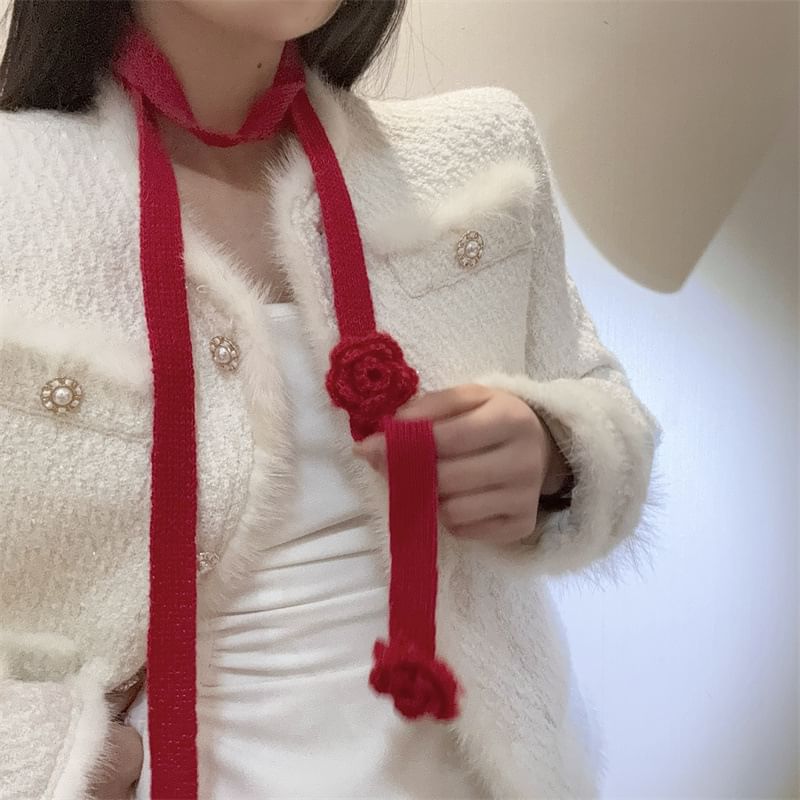 Narrow Flower Knit Scarf Detail