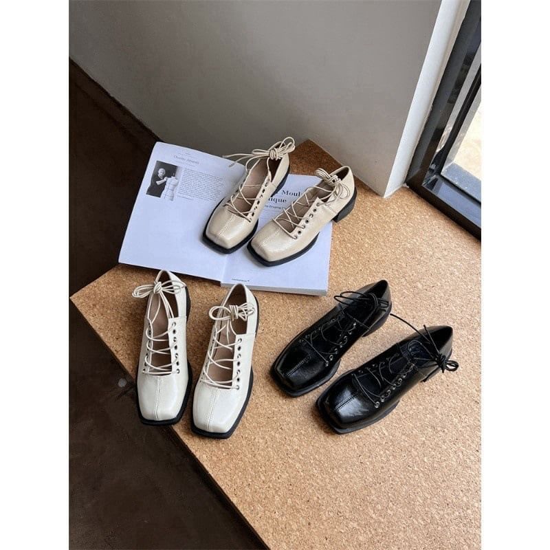 Square Flats Lace-Up Toe