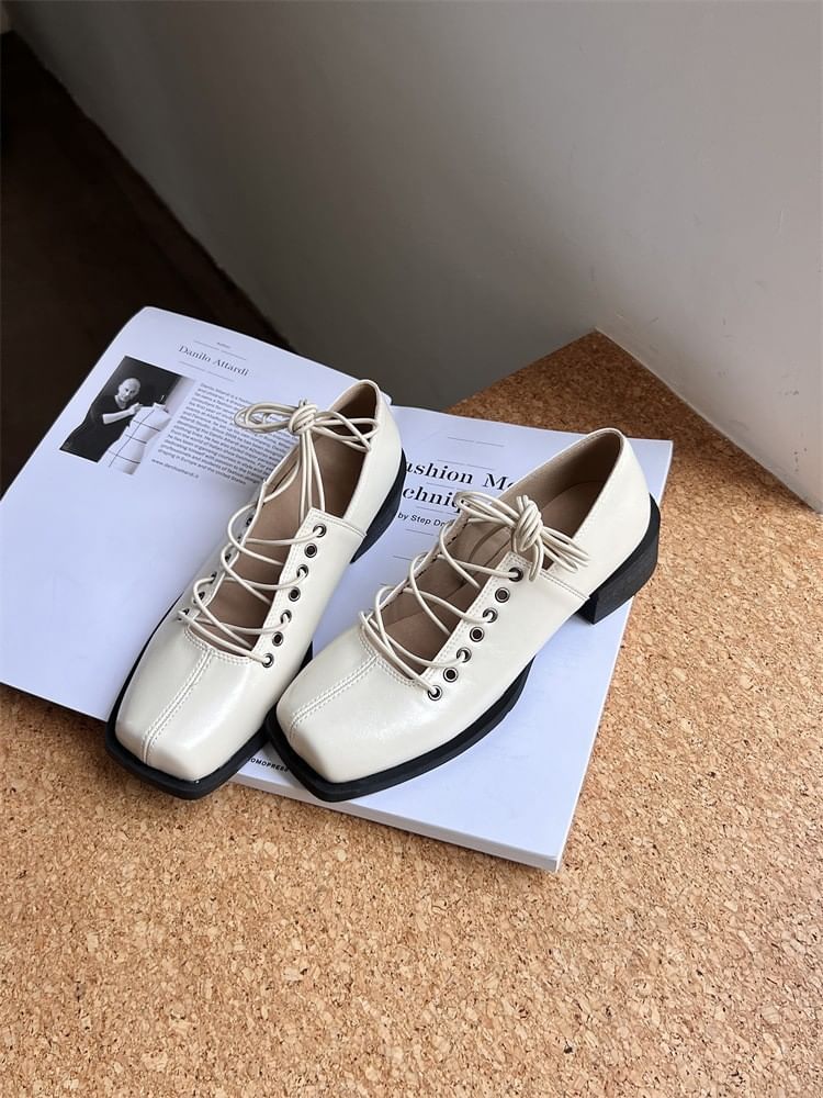 Square Flats Lace-Up Toe