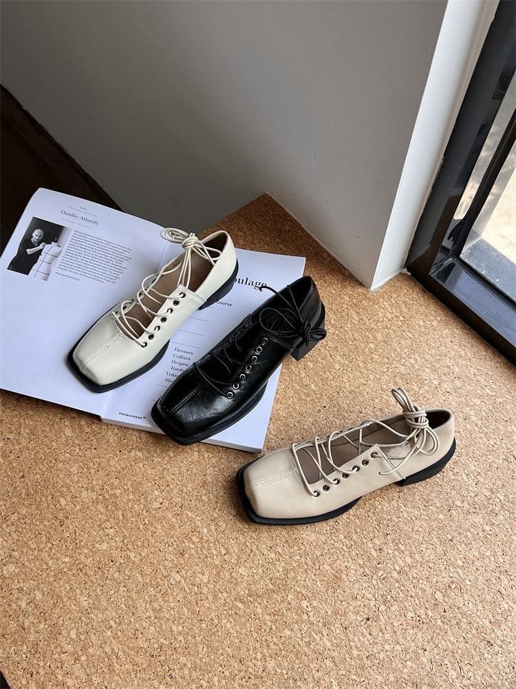Square Flats Lace-Up Toe