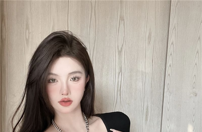 Long-Sleeve Halter Neck Off-Shoulder Plain Asymmetrical Slim Fit Tee