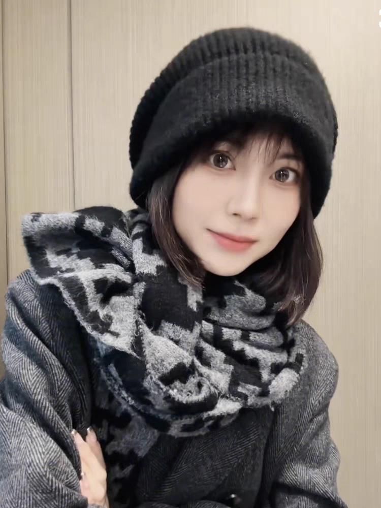 Beanie Patterned / Plain