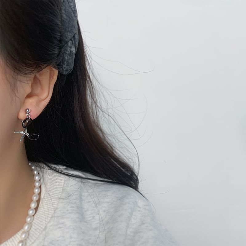 Drop / On Scissor Clip Earring