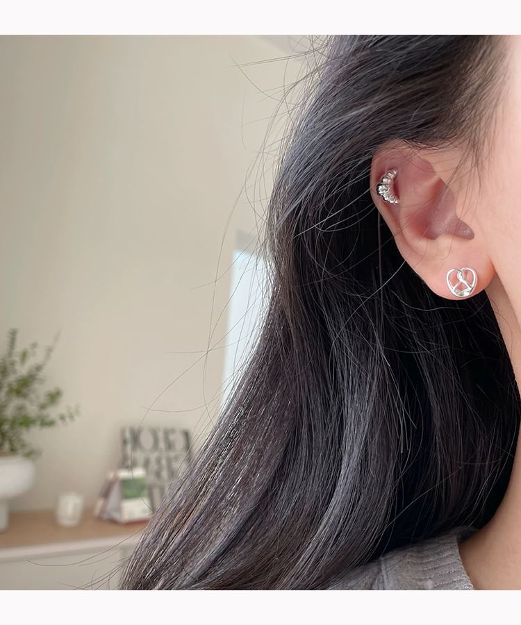 Earring On Asymmetrical Pastry Clip / Stud